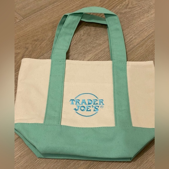 Trader Joe’s Viral Mini Pastel Green Canvas Tote New Without Tag - Picture 2 of 4